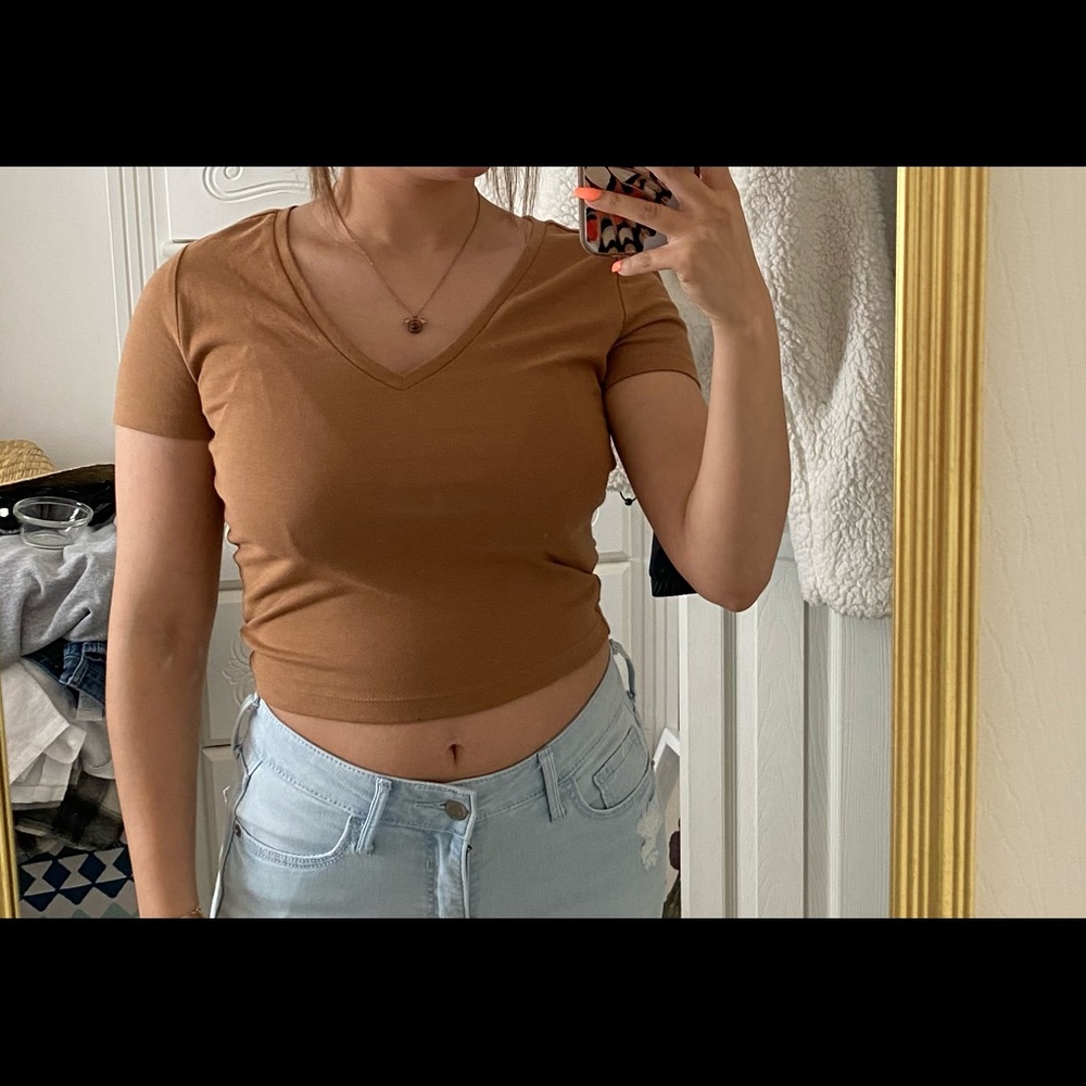 tan short sleeve shirt